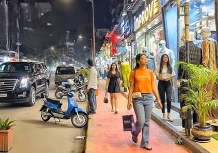 Andheri Lokhandwala Market, Mumbai