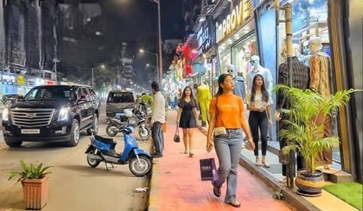 Andheri Lokhandwala Market, Mumbai